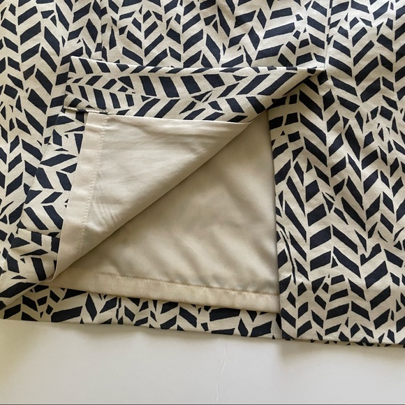 Ann Taylor Abstract Geo Pattern Gray and Cream Pencil Skirt Size 4 - Picture 6 of 8